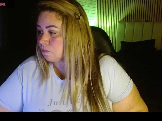 bella-savati on BongaCams