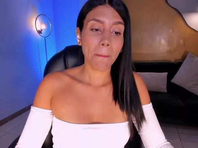 charlotte-Cox on BongaCams