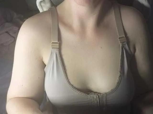 CreamyWoman on BongaCams