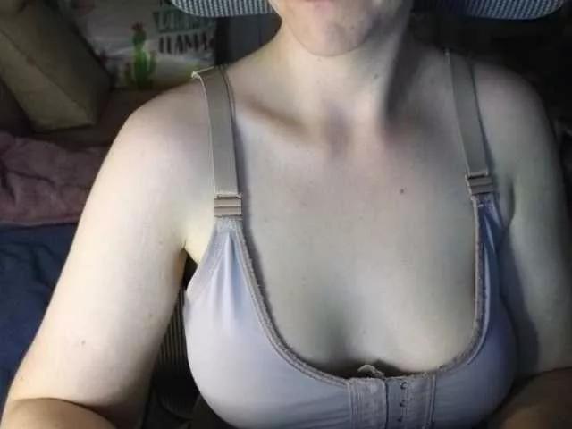 CreamyWoman on BongaCams