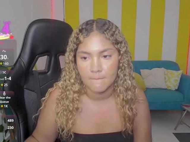 Freechat cristalwar on BongaCams
