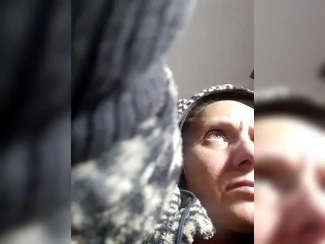 EksaCake — Generous people with gifts and compliments