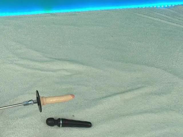 Emma-Donovani — Men with initiative are the best turning me on. Polite guys too, don`t be rude with me cuz I`m not gonna deal with rudeness. I like sexting too, so feel free to take me to private to have some kinky interactions