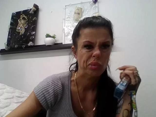 hotsexygilf82 on BongaCams