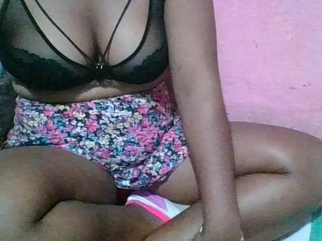 Imanoellah on BongaCams