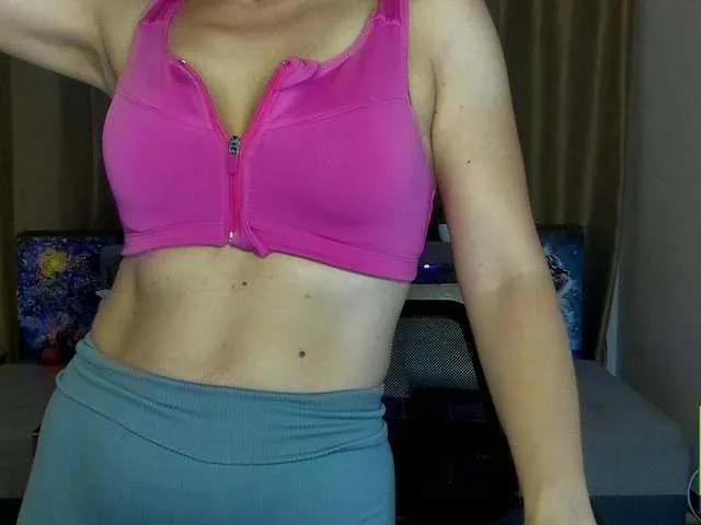 Jullyblondkiss on BongaCams