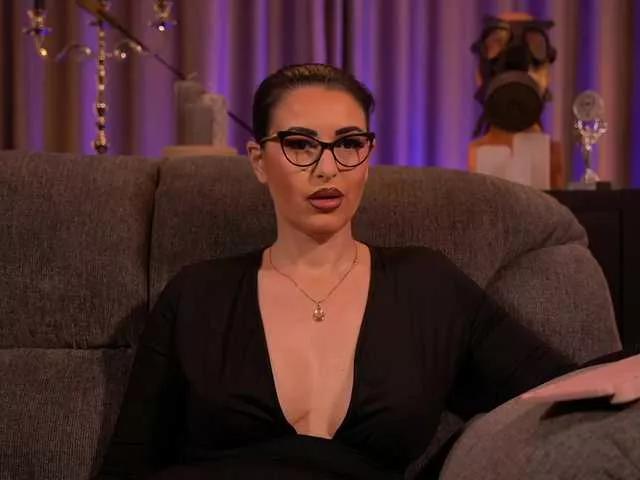 KellyKent on BongaCams