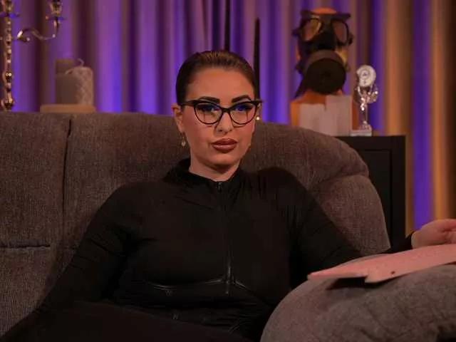 KellyKent on BongaCams