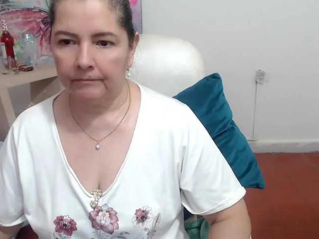 leonela on BongaCams