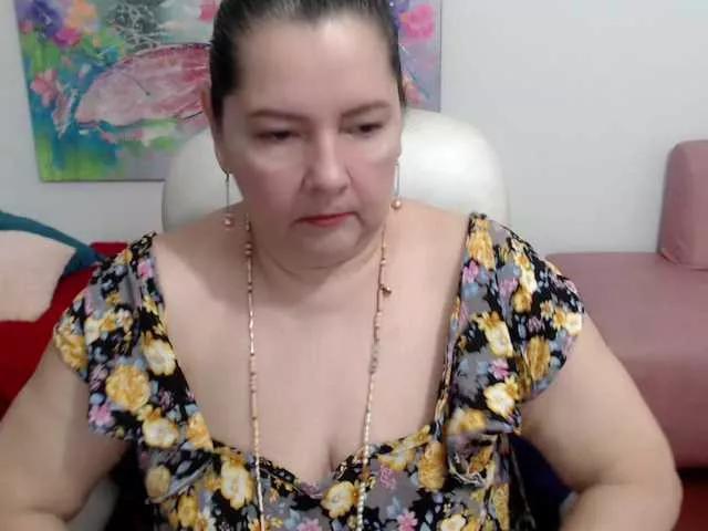 leonela on BongaCams