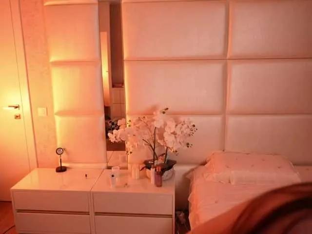 LilyColins on BongaCams