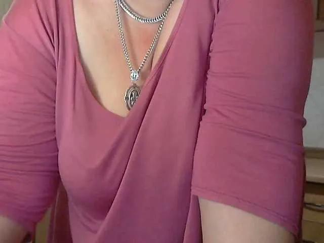 LilyTanya on BongaCams