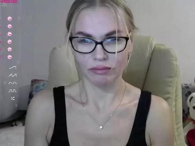 Lisa1225 on BongaCams