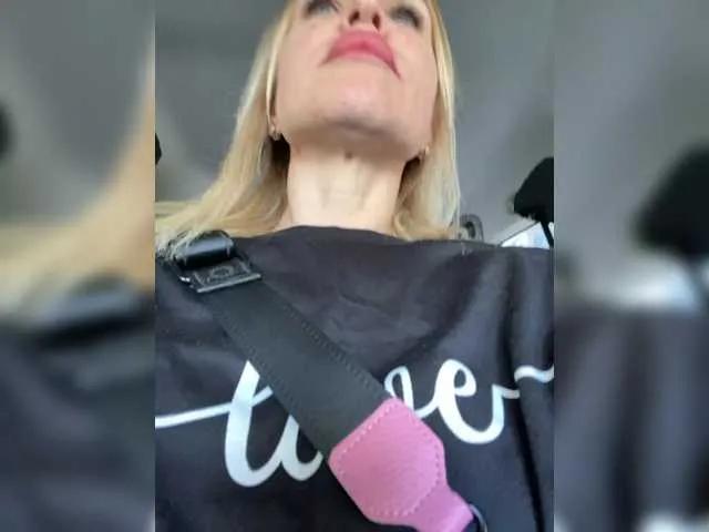 Lisa1225 on BongaCams