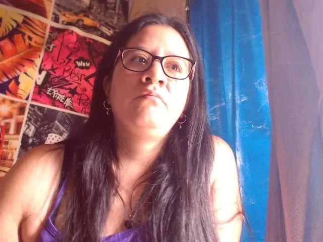 Freechat lucyLUxxx on BongaCams