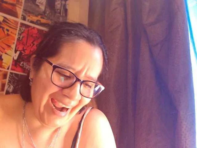 Freechat lucyLUxxx on BongaCams