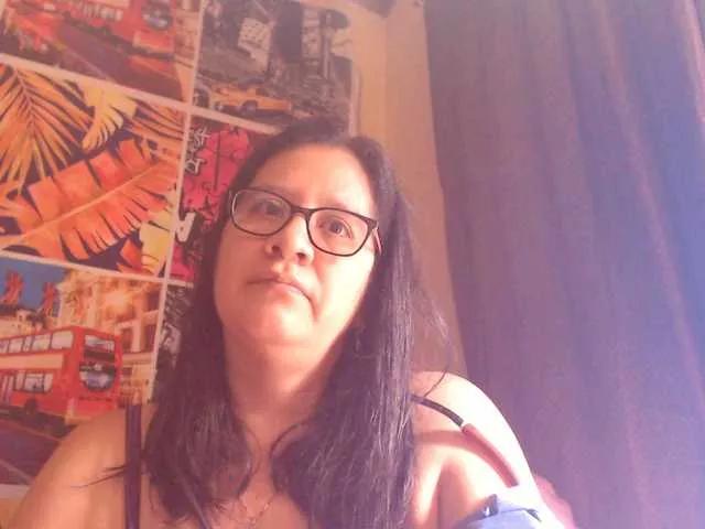 Freechat lucyLUxxx on BongaCams