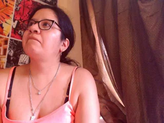 Freechat lucyLUxxx on BongaCams