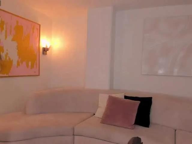 LucyWeiss on BongaCams