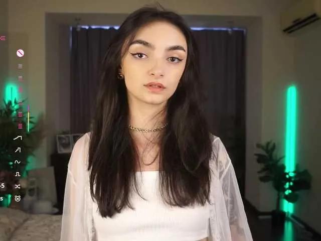 Morena-Dolcce on BongaCams