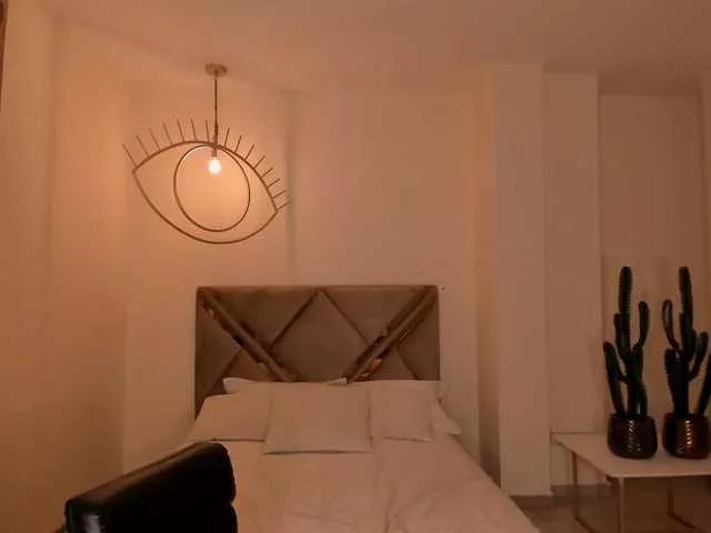 NiaSalvatore on BongaCams