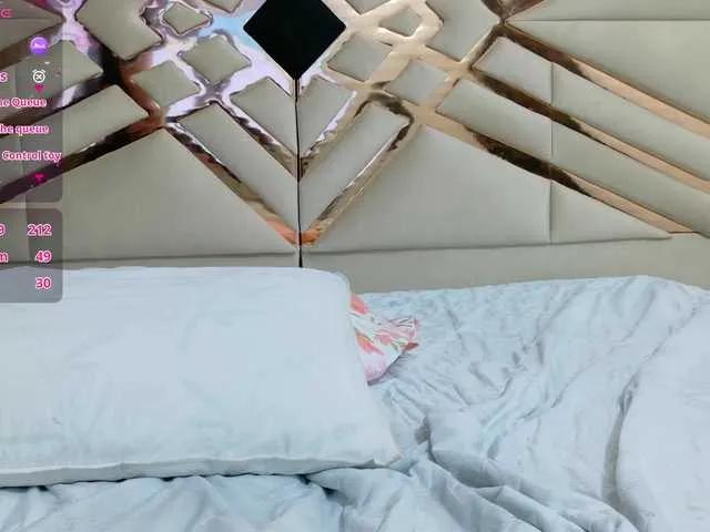 playfulcurvy on BongaCams