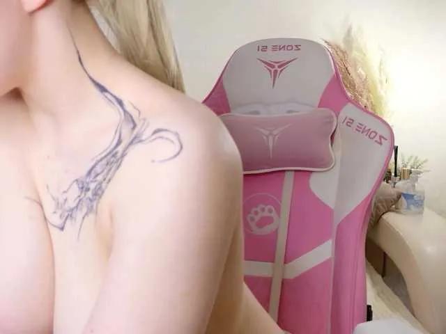 tinymia on BongaCams