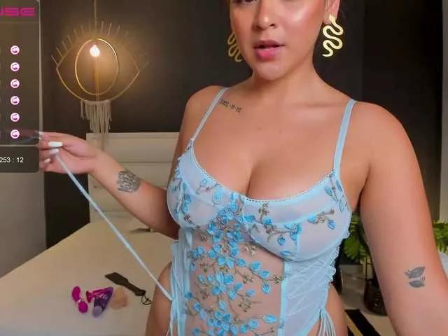 Freechat ToriCross on BongaCams