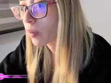 carolblonde on Chaturbate