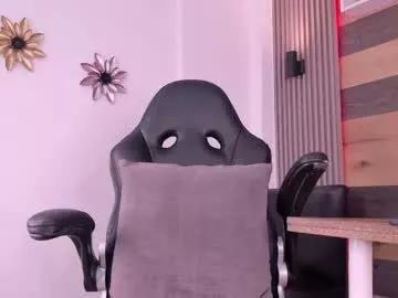 Freechat emilycristal on Chaturbate