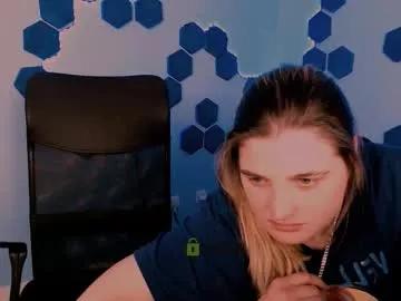 inga_gree — GOAL: stand up and spin around [39 tokens remaining] Welcome to my room! #lesbian #bigass #C2C #bigboobs #couple