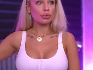 Freechat ivyrowa on Chaturbate