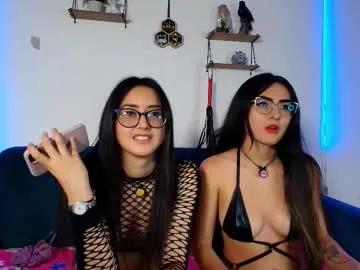 Freechat just_isa on Chaturbate