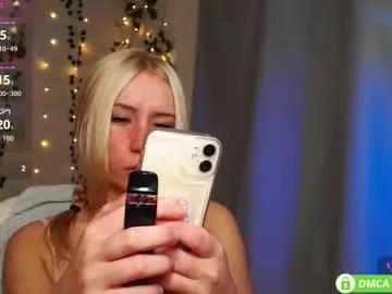 lavinell — Goal:  I'll get up and spin around in front of the camera so everyone can see my outfit. ) #new #lovense #c2c #feet #tease - N