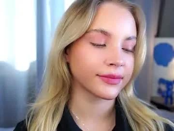 lipswithsmileonthem on Chaturbate