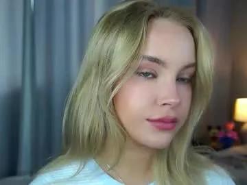 lipswithsmileonthem on Chaturbate