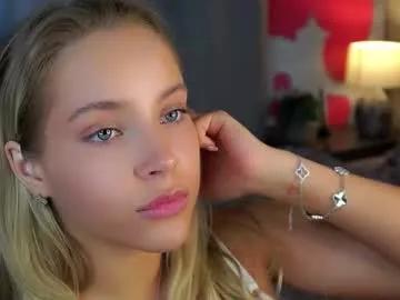 lipswithsmileonthem on Chaturbate