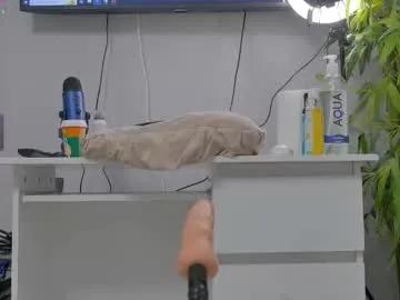 luckystrikee_ on Chaturbate