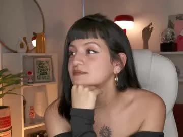 nahiapaws on Chaturbate