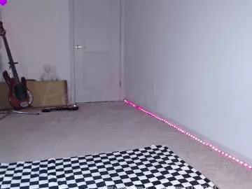 petitebrat on Chaturbate