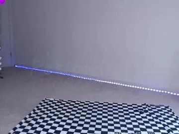 petitebrat on Chaturbate