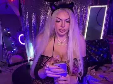 plasticfuckdoll on Chaturbate