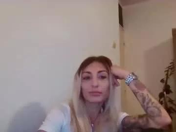 Freechat prettyalmaa on Chaturbate