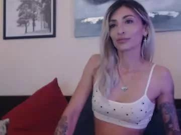 Freechat prettyalmaa on Chaturbate