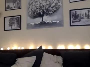 Freechat prettyalmaa on Chaturbate