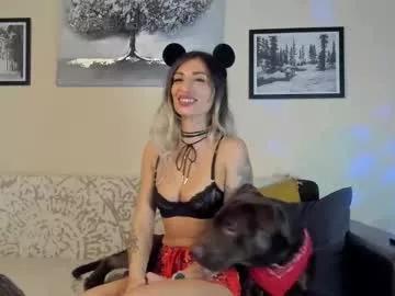 Freechat prettyalmaa on Chaturbate