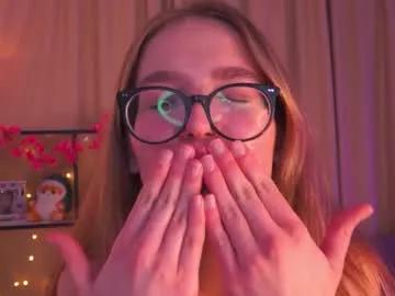 scarletliips — Goal:to play with my boobs up close. Hello^^ Its my first stream. About me: #18 years old #teen #shy #cute [55 tokens remaining]