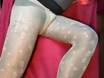 seamlessly — #pantyhose #fetish #tights #nylon #stockings #legs #feet #seamless #strumpfhose #hoisery #collant --- for more action -> tips