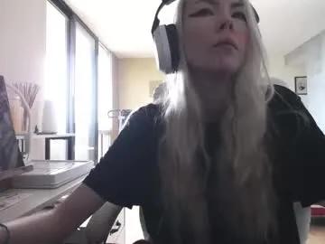 Freechat tinykylie on Chaturbate