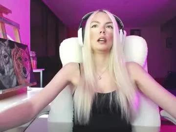 Freechat tinykylie on Chaturbate